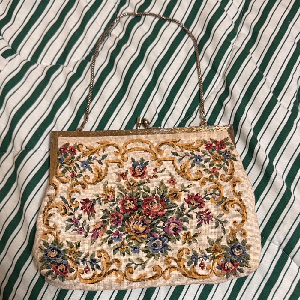 Vintage clutch handbag with gold chain (1960s)